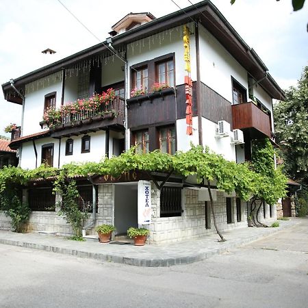 Oazis Family Hotel Lovech Exteriör bild