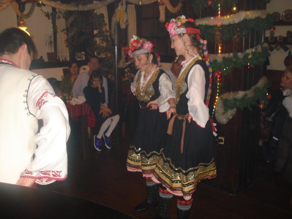 Oazis Family Hotel Lovech Exteriör bild