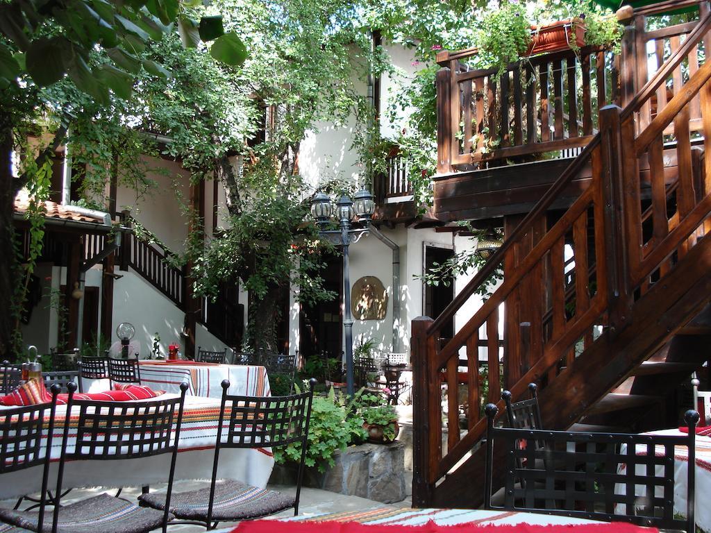 Oazis Family Hotel Lovech Exteriör bild