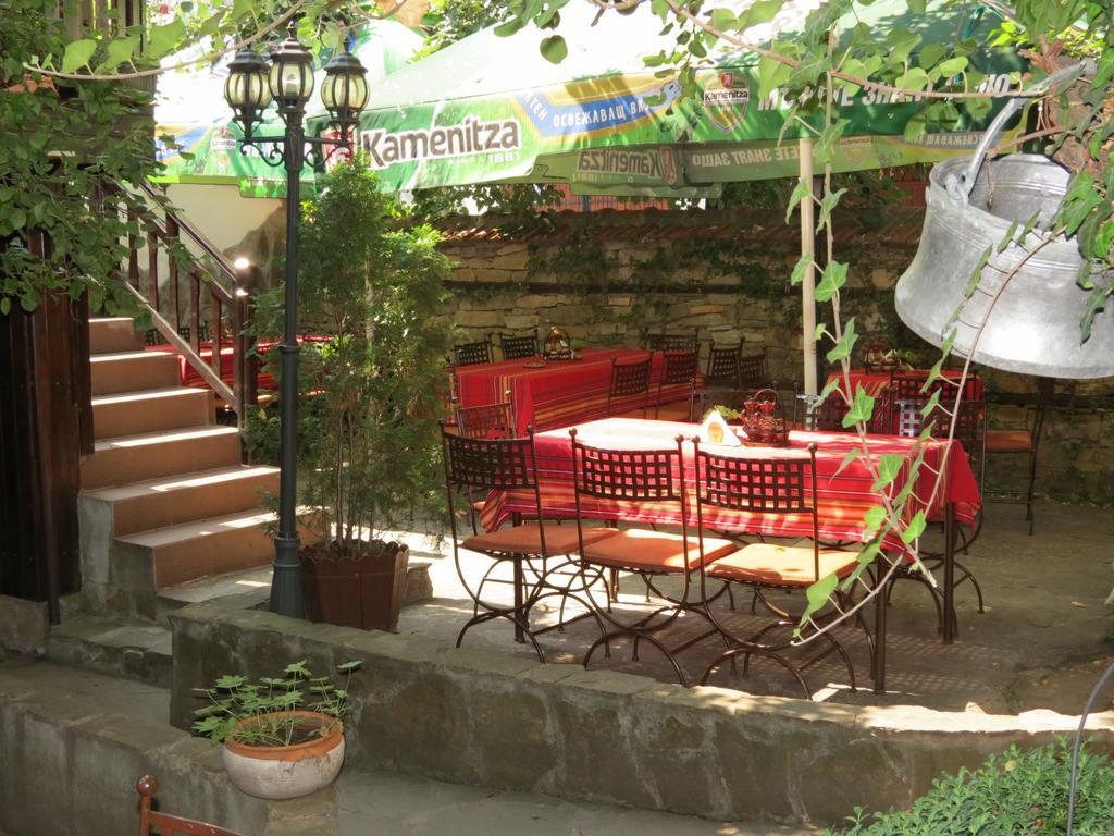 Oazis Family Hotel Lovech Exteriör bild