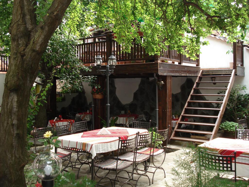 Oazis Family Hotel Lovech Exteriör bild
