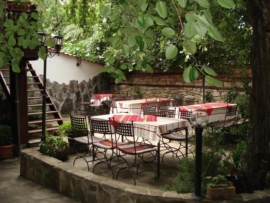 Oazis Family Hotel Lovech Exteriör bild
