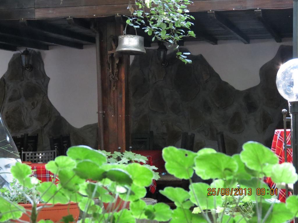 Oazis Family Hotel Lovech Exteriör bild