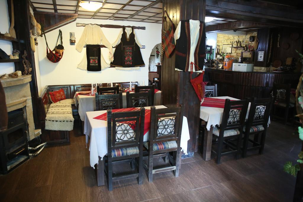 Oazis Family Hotel Lovech Exteriör bild