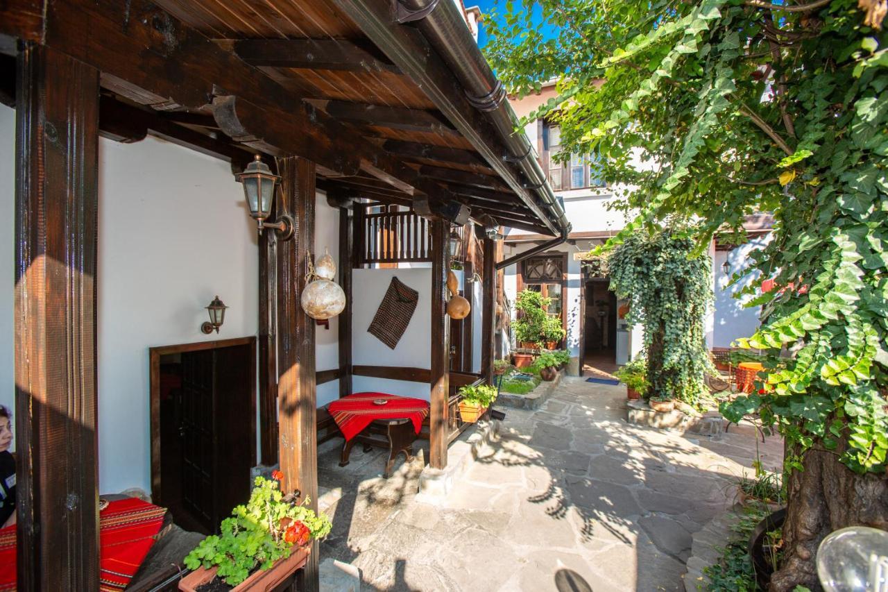 Oazis Family Hotel Lovech Exteriör bild