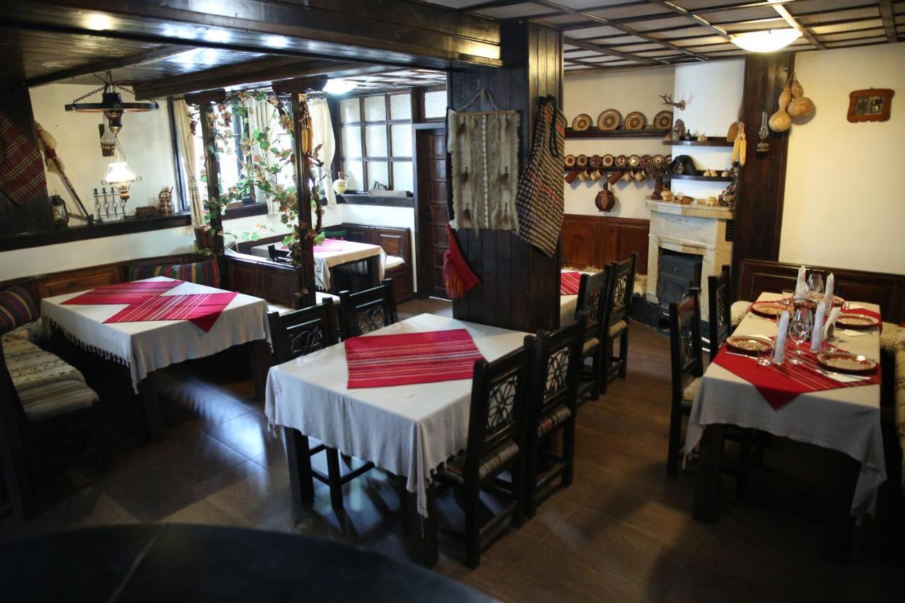 Oazis Family Hotel Lovech Exteriör bild