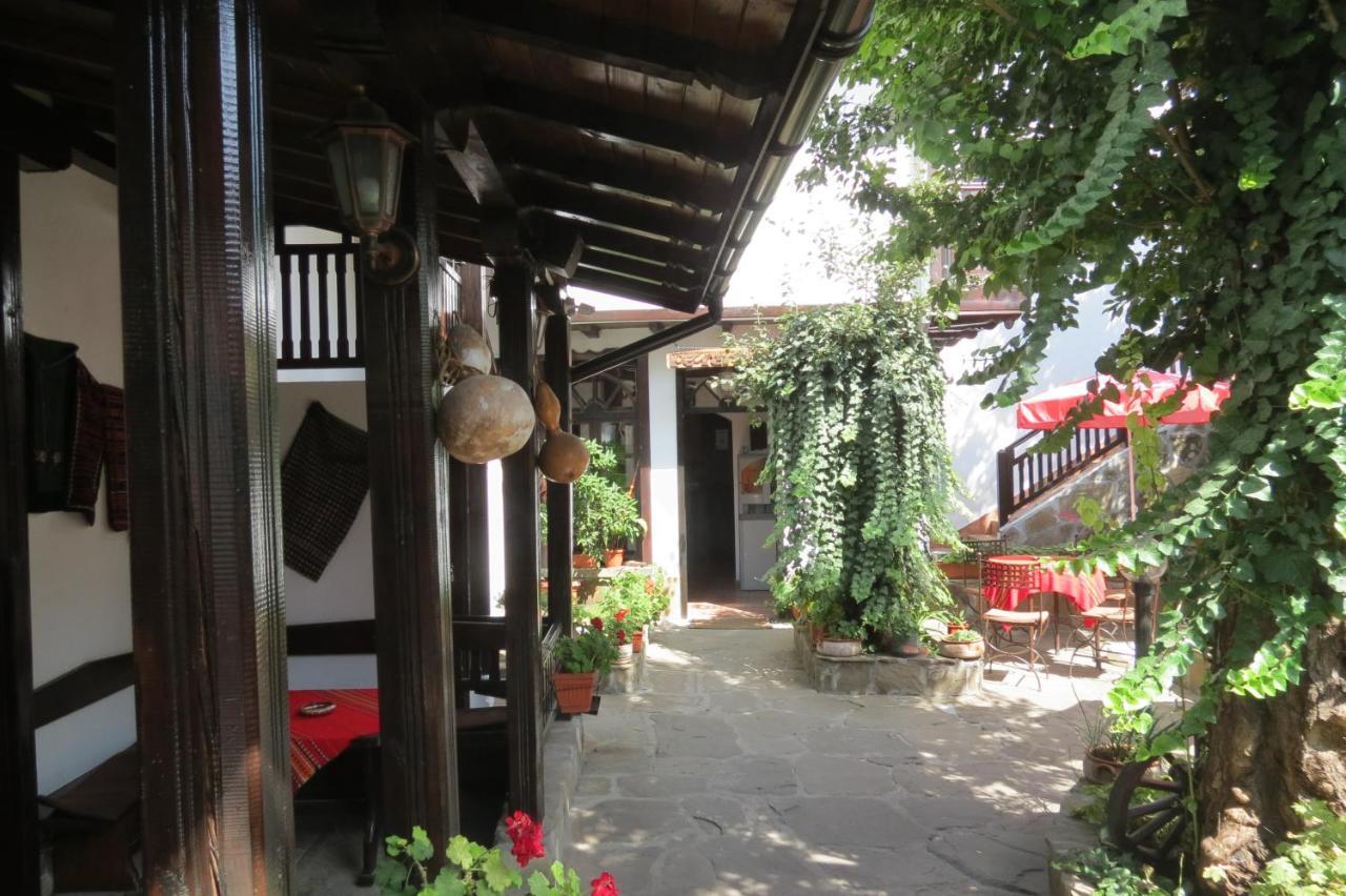 Oazis Family Hotel Lovech Exteriör bild