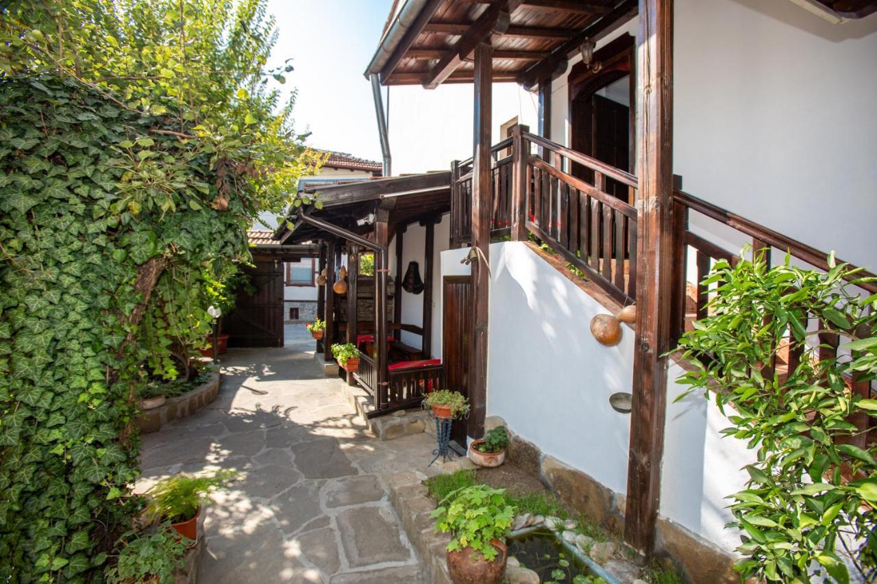 Oazis Family Hotel Lovech Exteriör bild