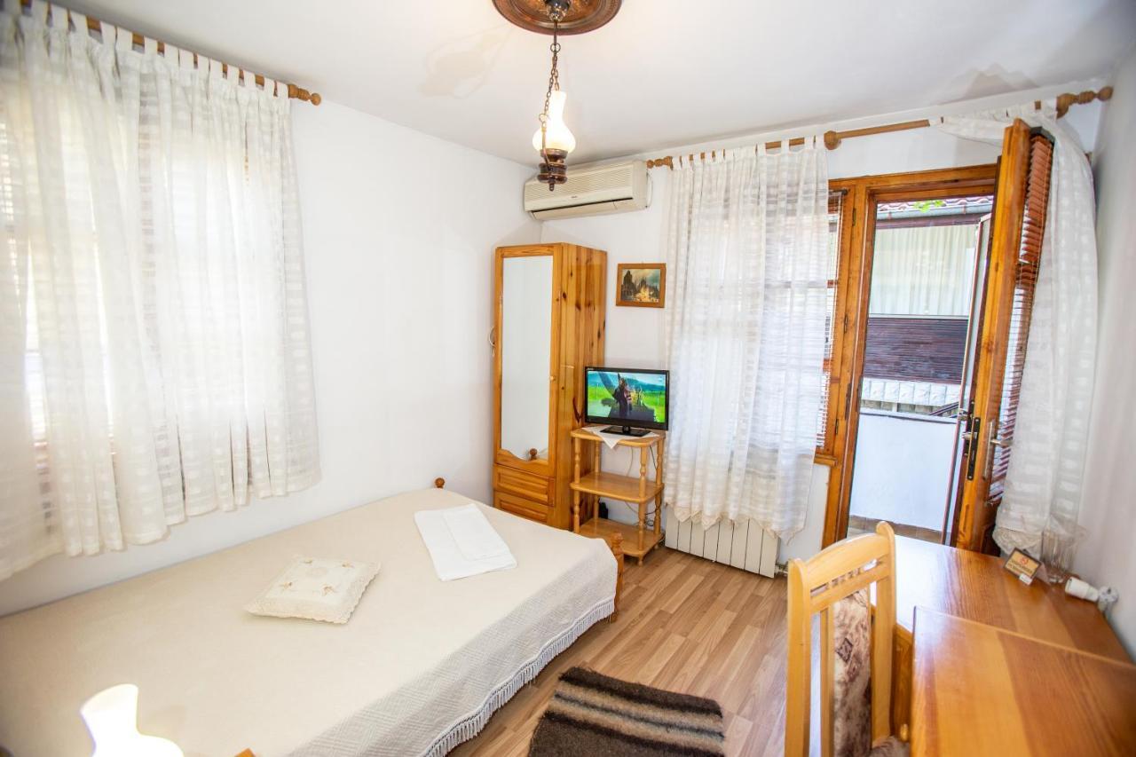 Oazis Family Hotel Lovech Exteriör bild