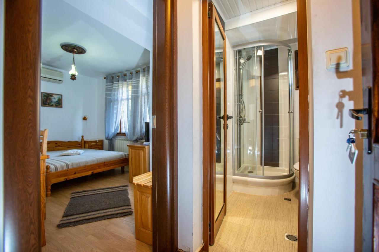 Oazis Family Hotel Lovech Exteriör bild