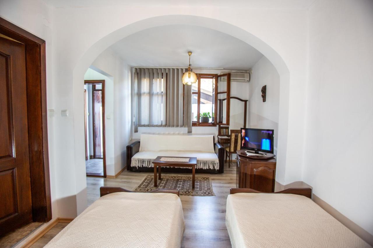 Oazis Family Hotel Lovech Exteriör bild