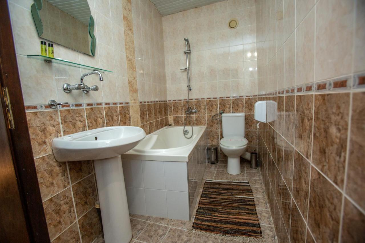 Oazis Family Hotel Lovech Exteriör bild