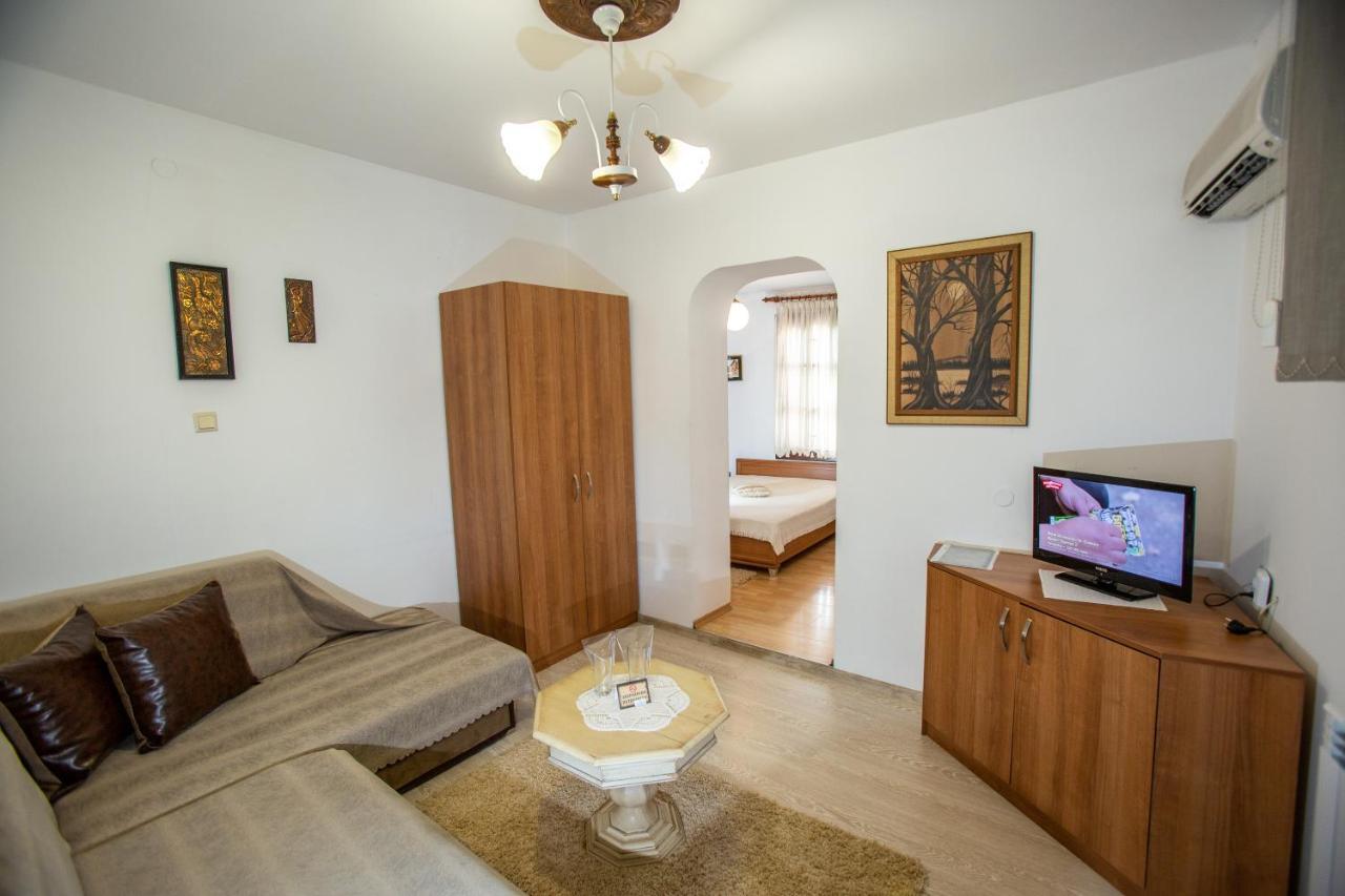 Oazis Family Hotel Lovech Exteriör bild