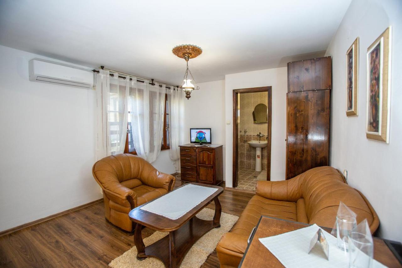 Oazis Family Hotel Lovech Exteriör bild