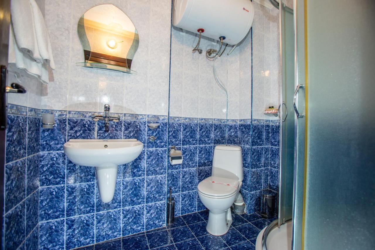 Oazis Family Hotel Lovech Exteriör bild