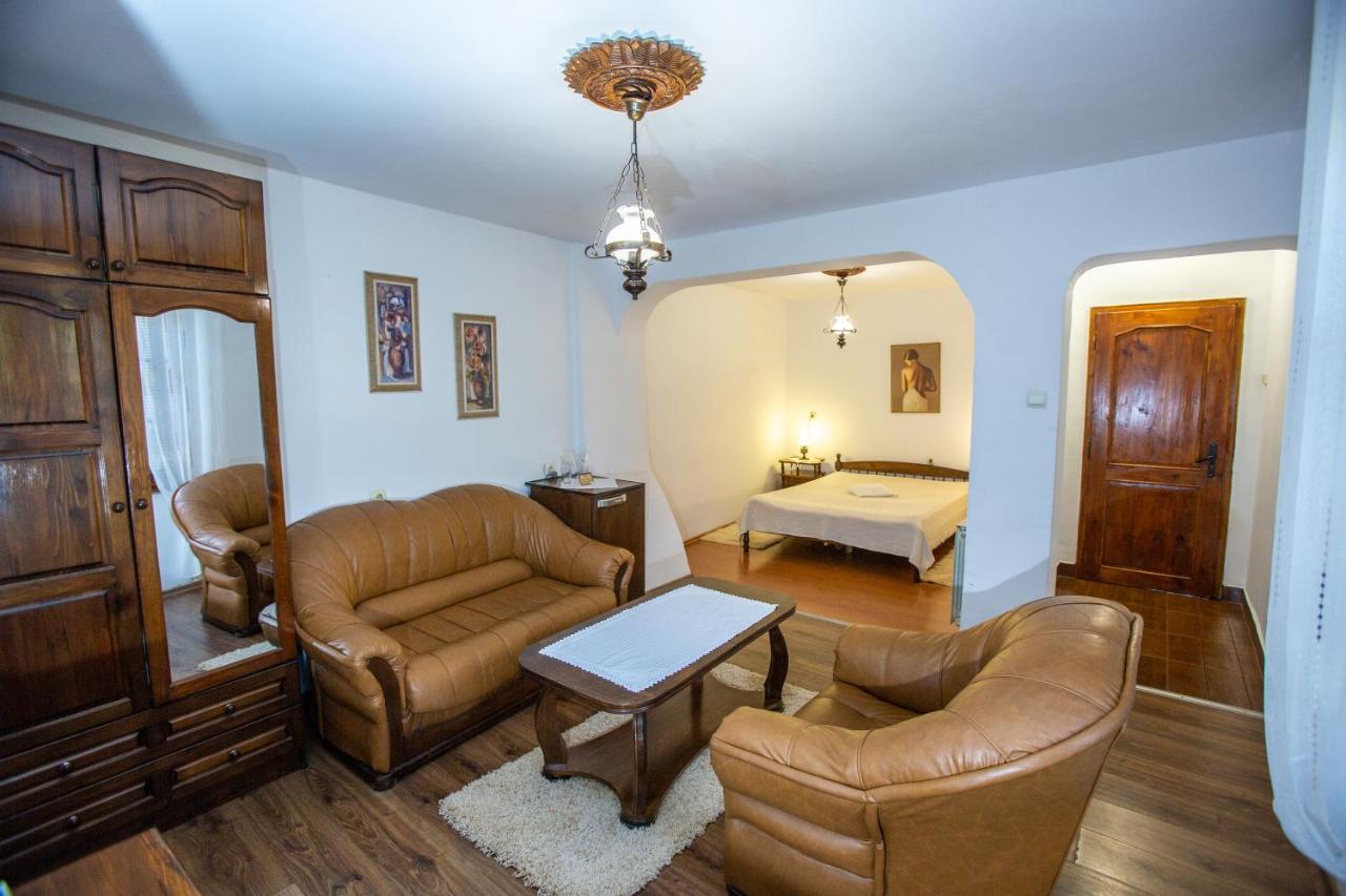 Oazis Family Hotel Lovech Exteriör bild