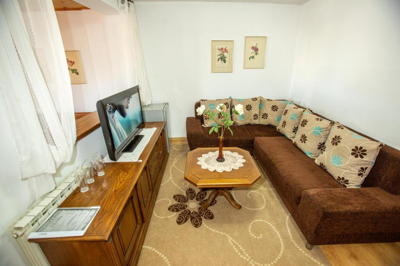 Oazis Family Hotel Lovech Exteriör bild